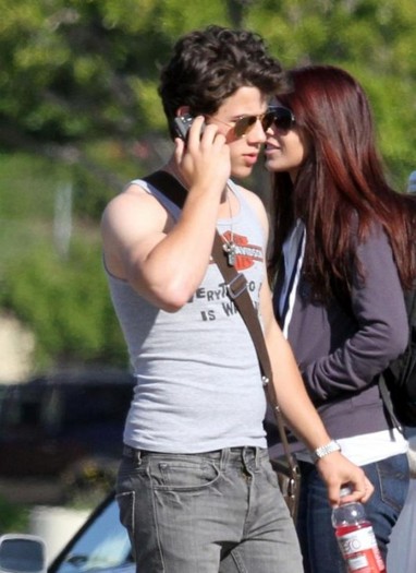 nick-jonas-harley-tank-top-13-530x728 - FoR U JoE JoNaS 5