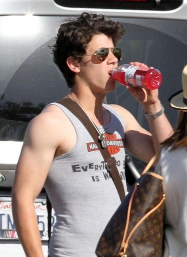 nick-jonas-harley-tank-top-14-530x728 - FoR U JoE JoNaS 5