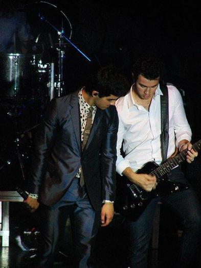 jonas-tj-martell-pictures-4 - FoR U JoE JoNaS 5