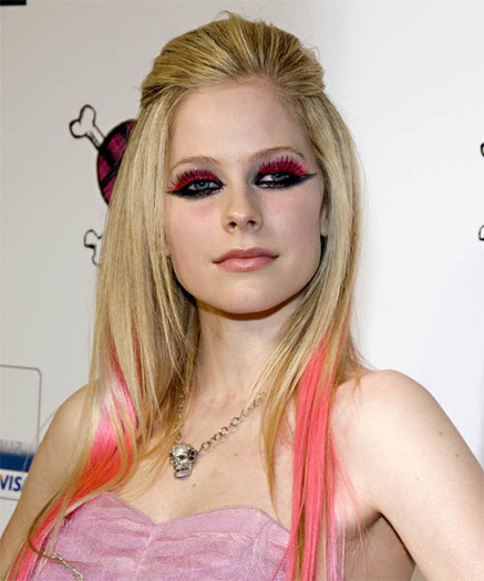 e08f0_avril-lavigne-hairstyles-2011-12 - photo new avril lavigne