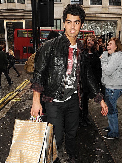 joe-jonas-oxford - FoR U JoE JoNaS 5
