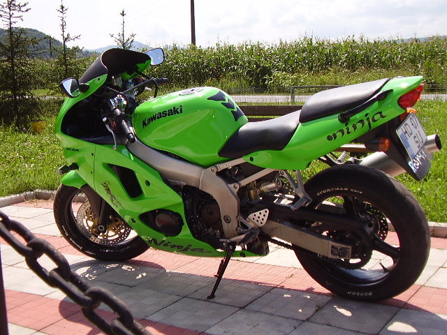 2 - Kawasaki Ninja zx-6r