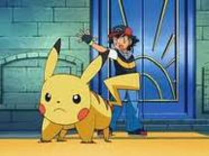 pikachu:bine,acum e randul meu! - Lupta dintre futachimaru si pikachu ai mei