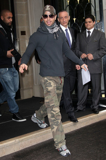 Enrique+Iglesias+Enrique+Iglesias+Leaving+VLVU7lIePXzl