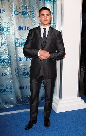 peopels_choice_006_wenn5590906 - Zac Efron la People s Choice Awards 2011