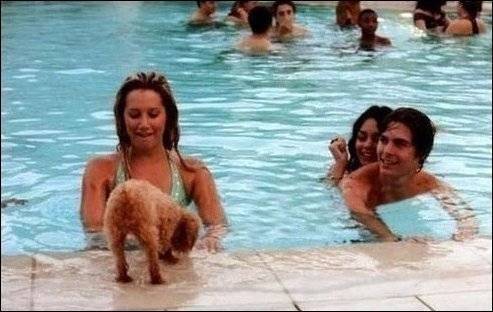 Asley Tisdale in piscina - Ashley Tisdale-Poze personale si normale