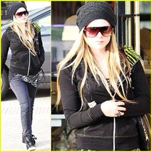 avril-lavigne-barneys