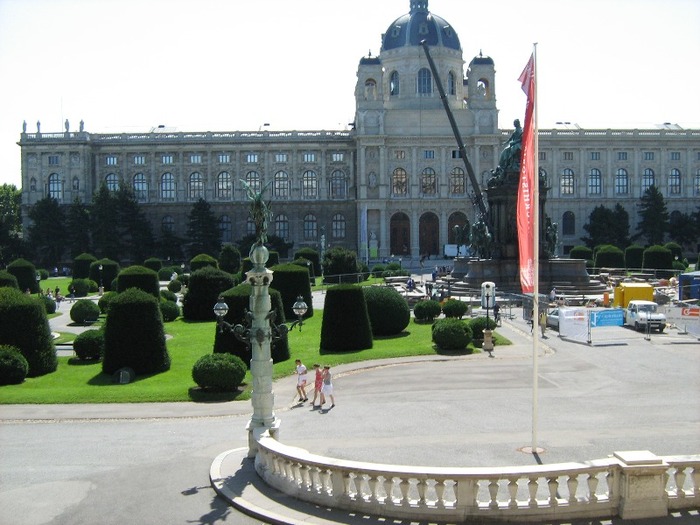 Picture 041 - 3-La Muzeul de stiinte naturale din Viena in august 2009