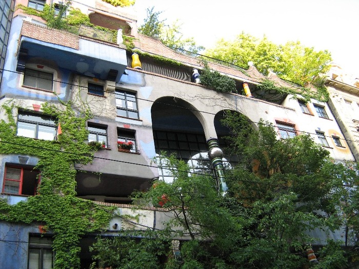 Picture 080 - 2-Hundertwasser Village Viena