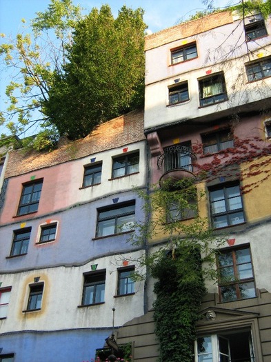 Picture 092 - 2-Hundertwasser Village Viena