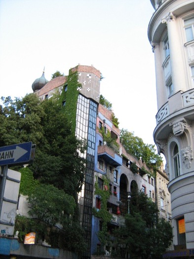 Picture 095 - 2-Hundertwasser Village Viena