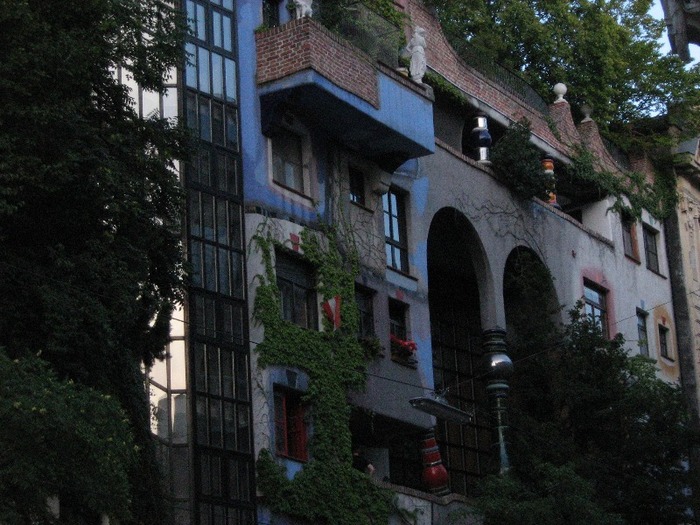 Picture 096 - 2-Hundertwasser Village Viena