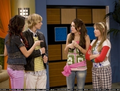 1 - Selena Gomez In Hannah Montana - That s What Friends Are For Captures1