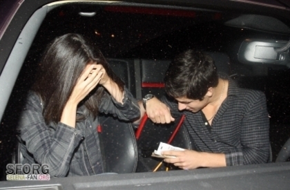 5 - August 27TH Leaving Philippe Chow Restaurant in Hollywood with David Henrie and selena gomez