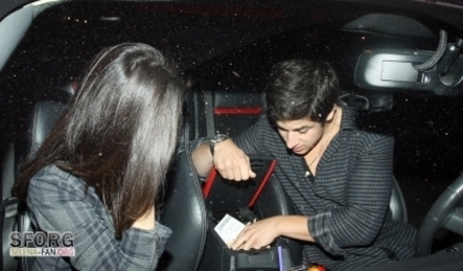 6 - August 27TH Leaving Philippe Chow Restaurant in Hollywood with David Henrie and selena gomez