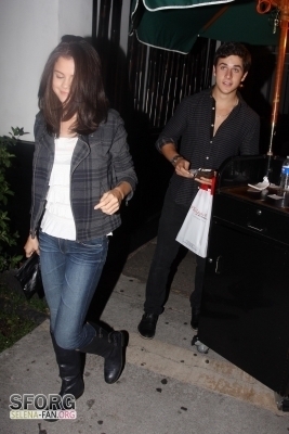 7 - August 27TH Leaving Philippe Chow Restaurant in Hollywood with David Henrie and selena gomez