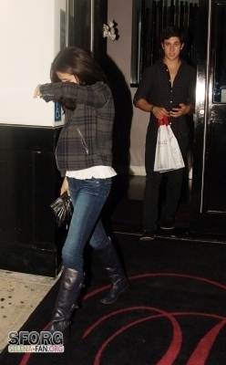 8 - August 27TH Leaving Philippe Chow Restaurant in Hollywood with David Henrie and selena gomez