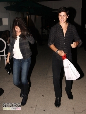 12 - August 27TH Leaving Philippe Chow Restaurant in Hollywood with David Henrie and selena gomez