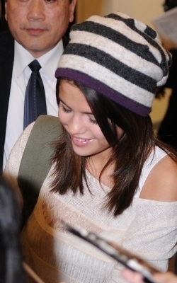 33606161_JLHVOYUIL - Selena Gomez 2011 Arriving At Haneda Airport In Tokyo Japan February 20