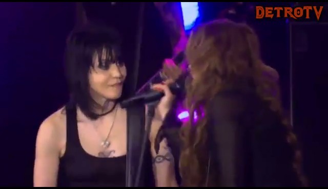 bscap0358 - Miley Cyrus With Joan Jett at Oprahs Show