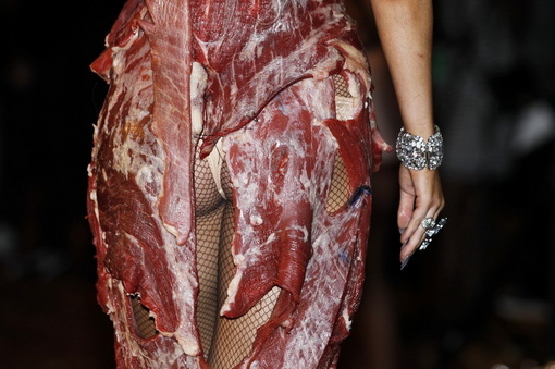 1-lady-gaga-rochie-carne-reuters-mike-blake-resize - rochia lui lady gaga  din carne - bombonik12