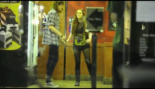 bscap0014 - Miley Cyrus Dances in ColdStone Creamery