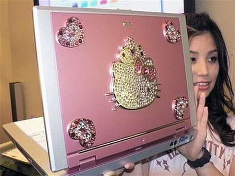 nec-lanseaza-laptop-ul-roz-hello-kitty-2007689256