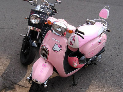 pink_hello_kitty_scooter