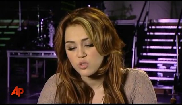 bscap0113 - Cyrus Feels The Love