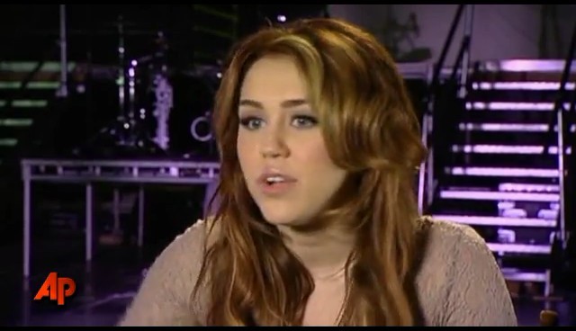 bscap0137 - Cyrus Feels The Love