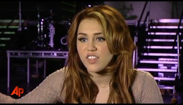 bscap0138 - Cyrus Feels The Love