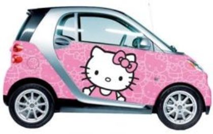 foto-uite-ce-fata-noua-si-a-tras-smart-fortwo-o-masina-care-mai-are-putin-si-miauna_1_size2 - masinii hello kitty