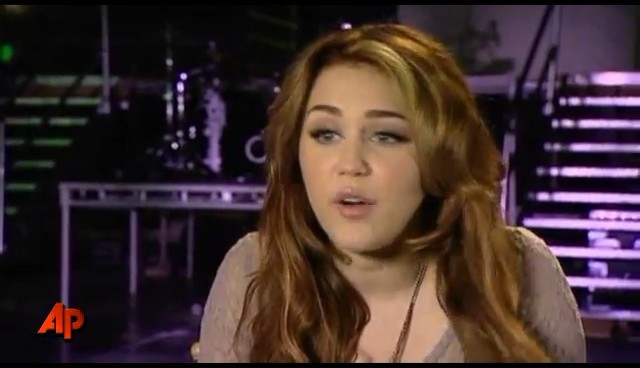 bscap0180 - Cyrus Feels The Love