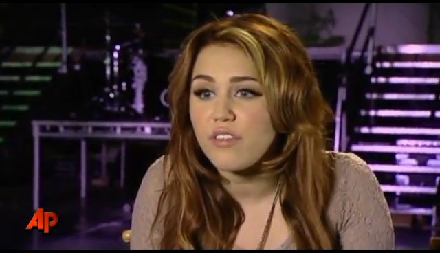 bscap0181 - Cyrus Feels The Love