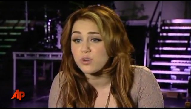 bscap0183 - Cyrus Feels The Love