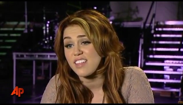 bscap0193 - Cyrus Feels The Love