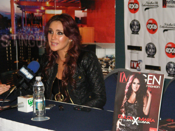 2eftl7a - Dulce Maria en EXA Fm Puebla