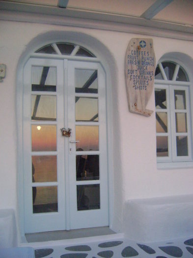 Sunset of Mykonos POZA LA INTEMPLARE