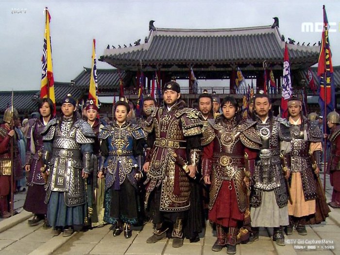 163907_180723305280678_158052314214444_580398_6071853_n - cq---legendele palatului_printul jumong---qc