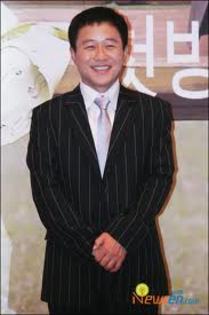 imagesCA97KNX4 - a---lee moon shik---a