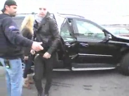 RARE VIDEO. MILEY CYRUS GETTING ON A HELICOPTER 014