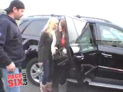 RARE VIDEO. MILEY CYRUS GETTING ON A HELICOPTER 033