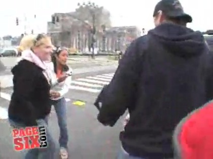 RARE VIDEO. MILEY CYRUS GETTING ON A HELICOPTER 047 - 0-0 MILEY GETTING ON A HELICOPTER-Rare vid