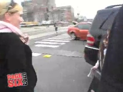 RARE VIDEO. MILEY CYRUS GETTING ON A HELICOPTER 052 - 0-0 MILEY GETTING ON A HELICOPTER-Rare vid