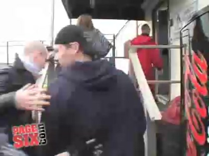RARE VIDEO. MILEY CYRUS GETTING ON A HELICOPTER 081 - 0-0 MILEY GETTING ON A HELICOPTER-Rare vid