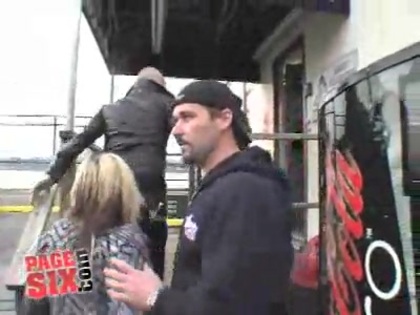 RARE VIDEO. MILEY CYRUS GETTING ON A HELICOPTER 087 - 0-0 MILEY GETTING ON A HELICOPTER-Rare vid