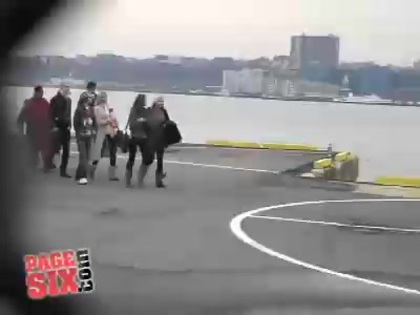 RARE VIDEO. MILEY CYRUS GETTING ON A HELICOPTER 093