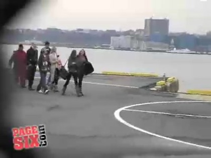 RARE VIDEO. MILEY CYRUS GETTING ON A HELICOPTER 094 - 0-0 MILEY GETTING ON A HELICOPTER-Rare vid