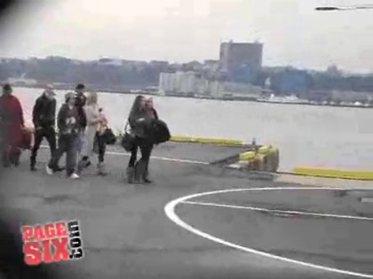 RARE VIDEO. MILEY CYRUS GETTING ON A HELICOPTER 099