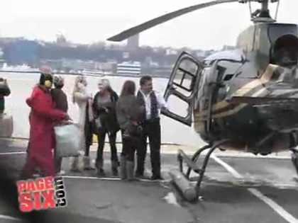 RARE VIDEO. MILEY CYRUS GETTING ON A HELICOPTER 115 - 0-0 MILEY GETTING ON A HELICOPTER-Rare vid